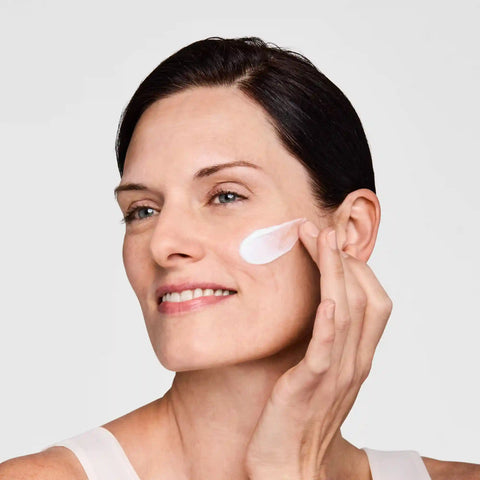 DayWear Moisturizer Multi-Protection Anti-Oxidant 24H‑Moisture Creme SPF 15  - 1.7 oz. Normal/Combination